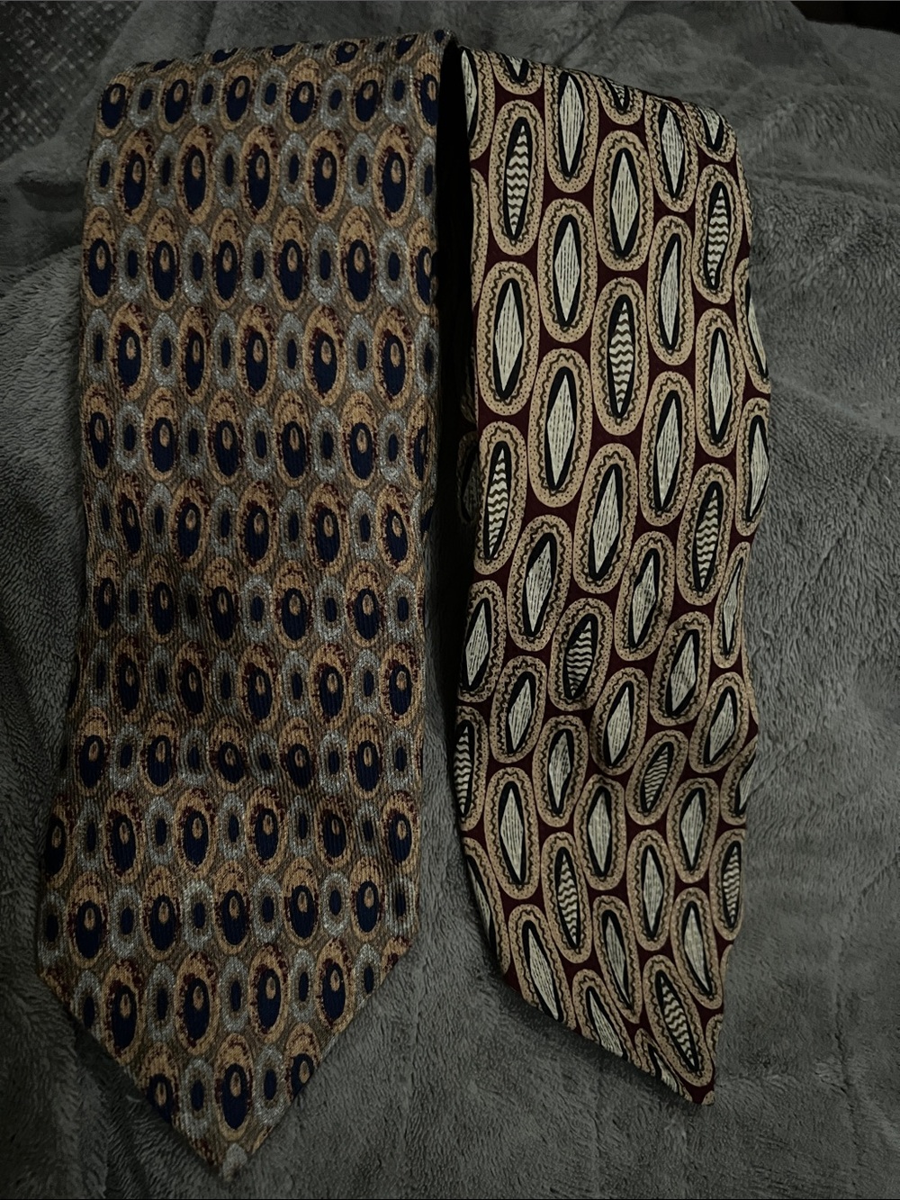 Men's Oval-Pattern Tie set in Navy burgundy tan and Brown